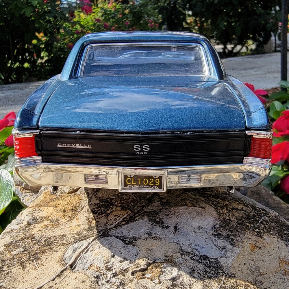 MOTORMAX ♡ 1967 Slate Blue Metallic Chevelle SS396 1:18 Scale Diecast Model - Picture 12 of 17